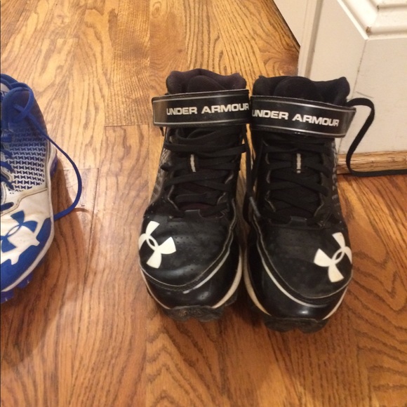 Under armour baseball cleats - Picture 2 of 3